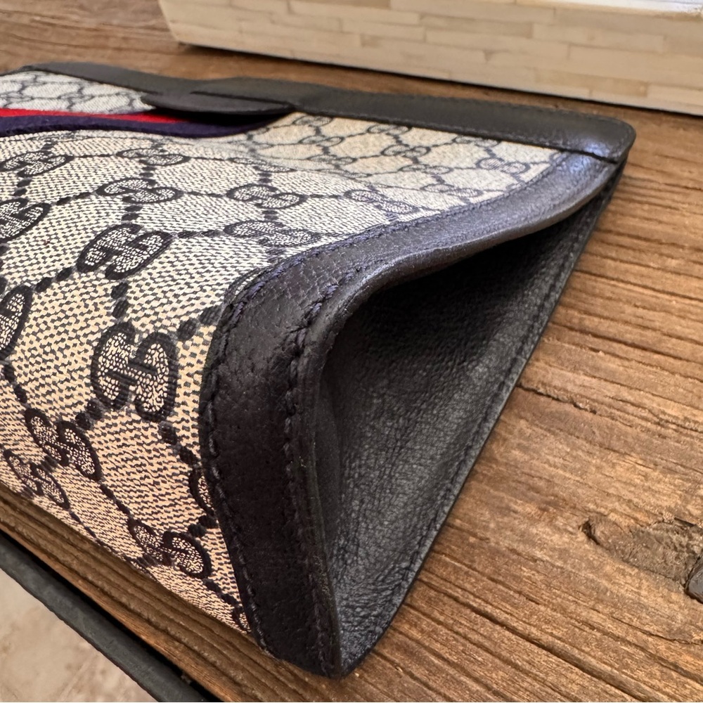 Authentic GUCCI GG Monogram Supreme Vintage Clutch – Navy Blue - Picture 12 of 14